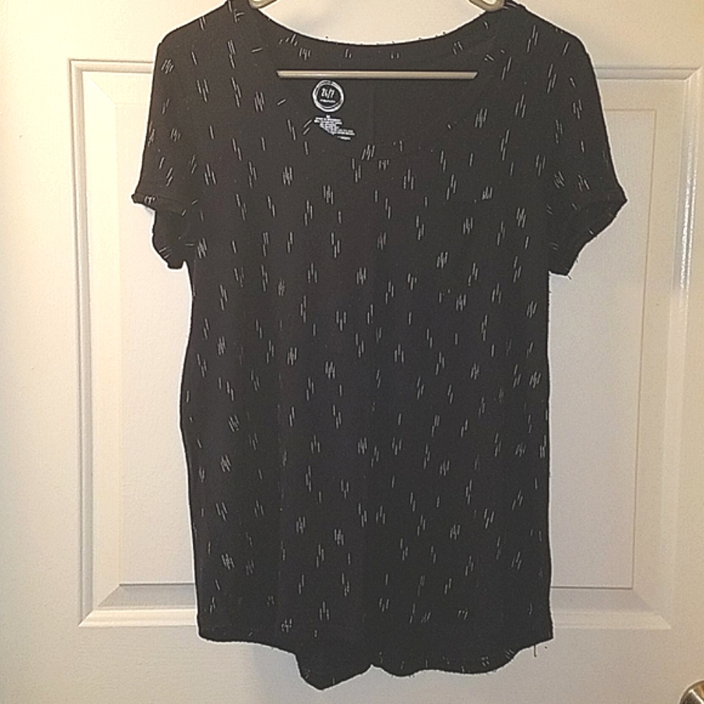 Maurices Navy 24/7 Short Sleeve Tshirt w/Pocket & Silver Slashes